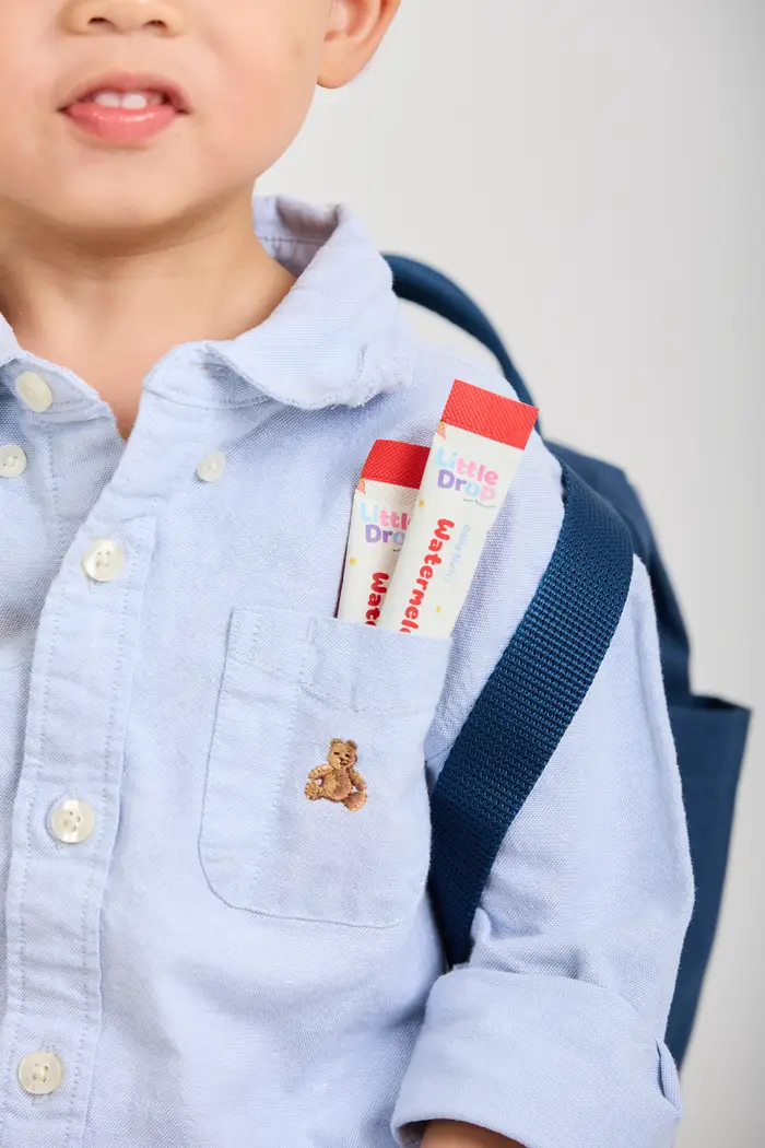 ซอง LittleDrop ในกระเป๋าเสื้อนักเรียน